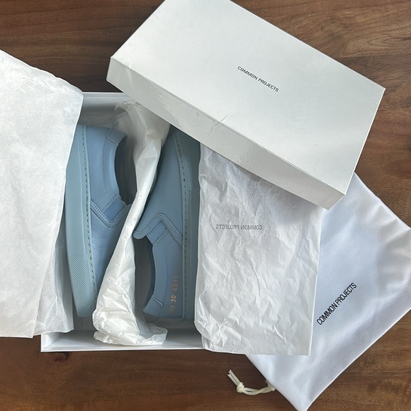 Common Projects kids slip on shoes in power blue - Picture 7 of 7